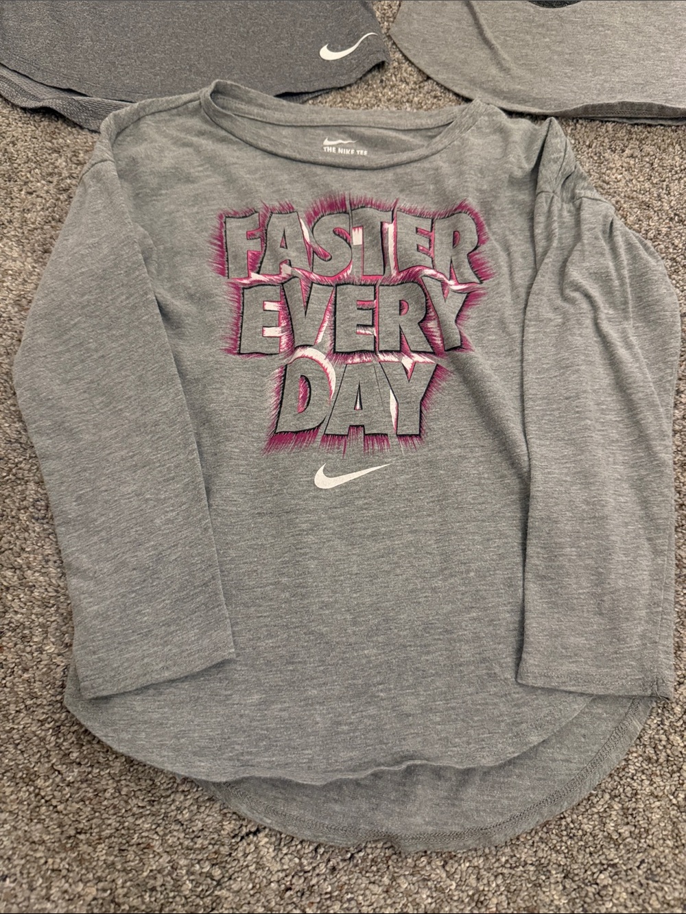 Nike Girls' Gray Tshirt Bundle Size 6 - Picture 2 of 7